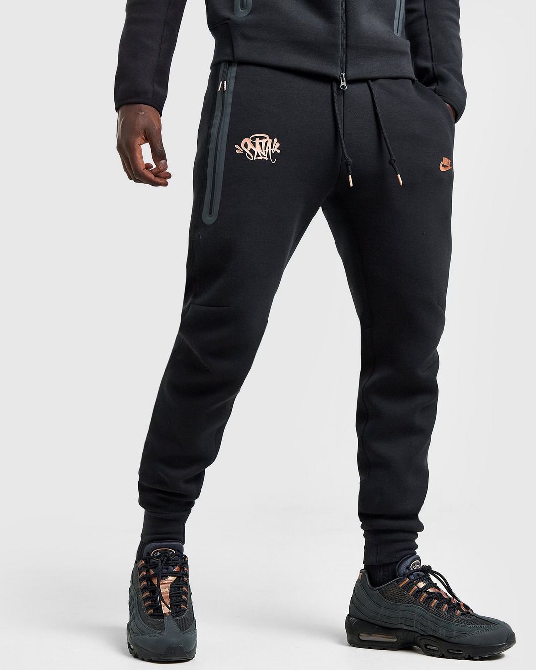 Nike tech bottoms black hotsell